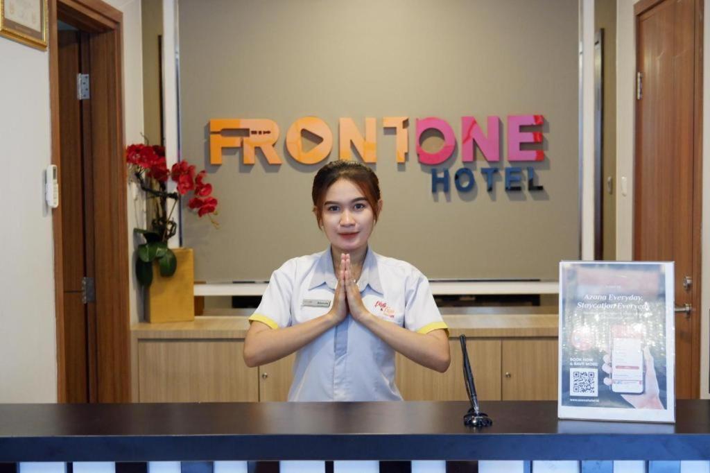 Front One Hotel Tulungagung Ngoại thất bức ảnh