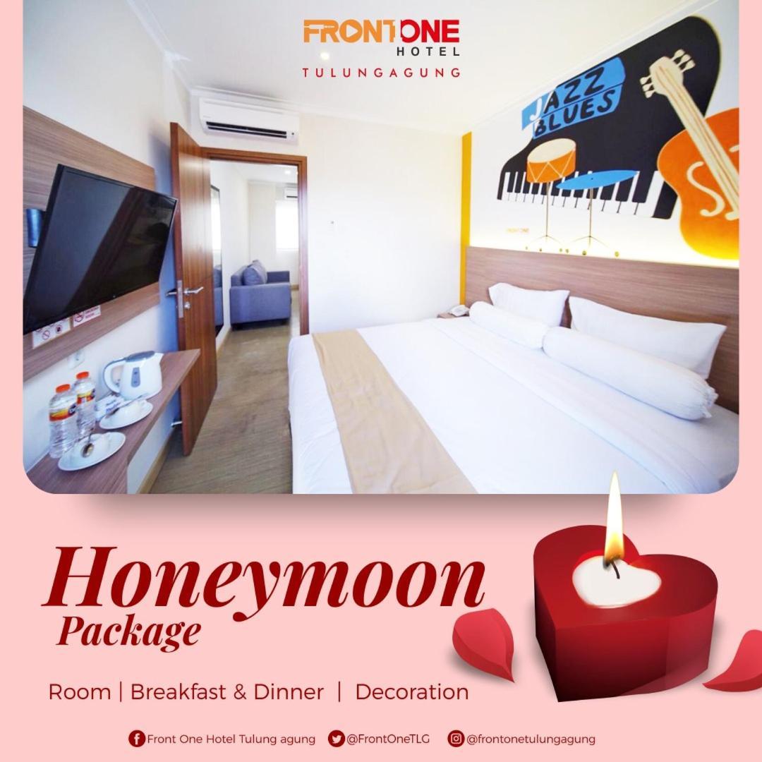 Front One Hotel Tulungagung Ngoại thất bức ảnh