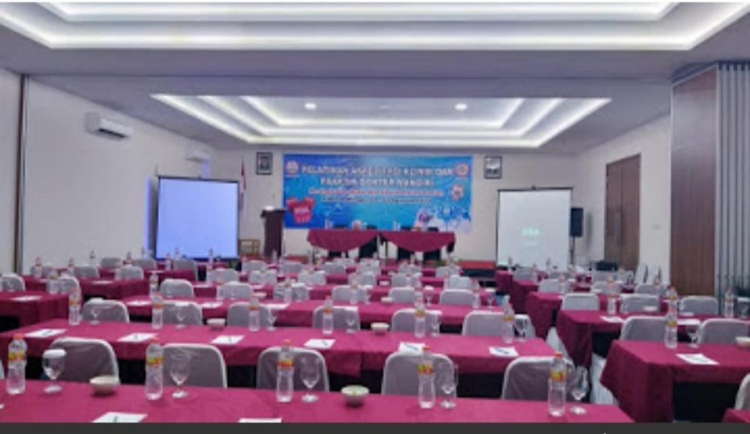 Front One Hotel Tulungagung Ngoại thất bức ảnh